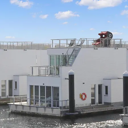 Art Emotion Botel Olpenitz